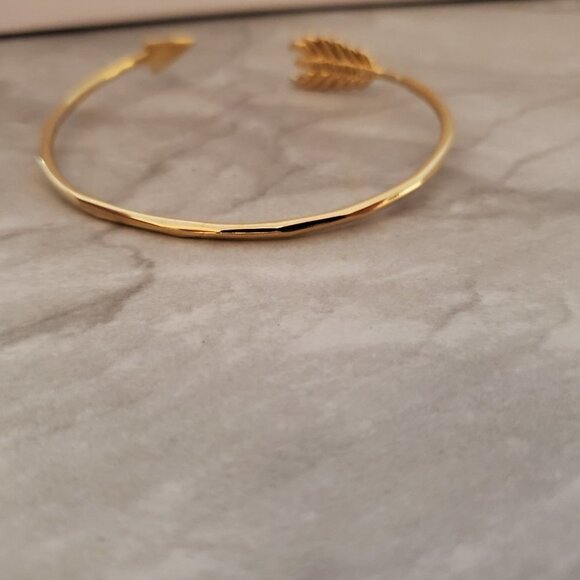 🏹 Stella and Dot Dainty Minimalist Gilded Arrow Cuff Bangle Bracelet 🏹 - Picture 5 of 9